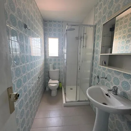 2 Bedroom Golden Park דירה *